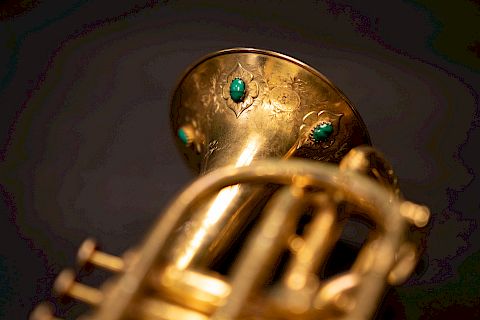 Cornet by Antoine Courtois, Paris, ca. 1865, gold-plated with five turquoises on the bell